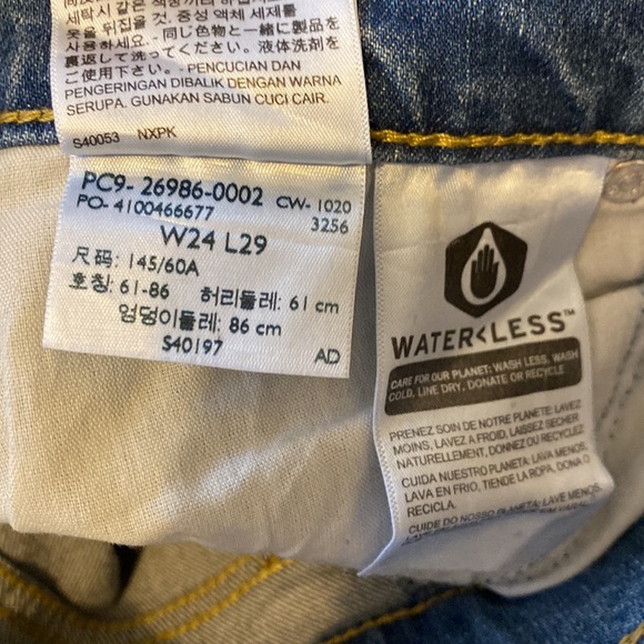 NWT Levi’s High Waisted Tapered Jeans in FYI in Size 24 x 29 - Picture 9 of 16